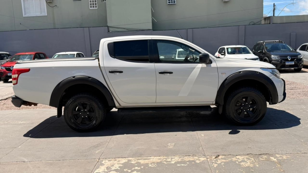 mitsubishi l200 triton 2.4 16v turbo diesel outdoor glx cd 4x4 manual 4p 20223