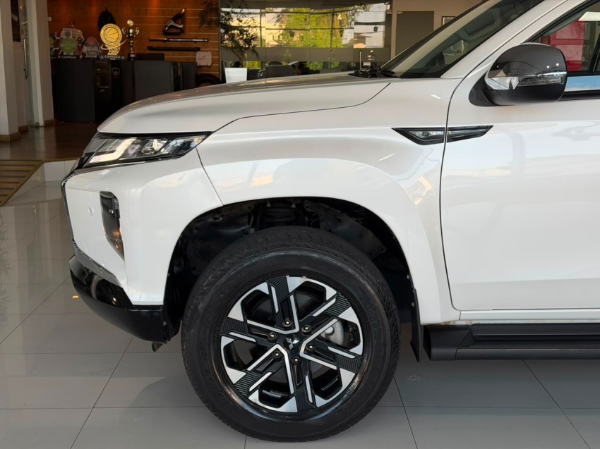 mitsubishi triton 2.4 biturbo diesel cd hpe-s 4x4 automatico 4p 20252