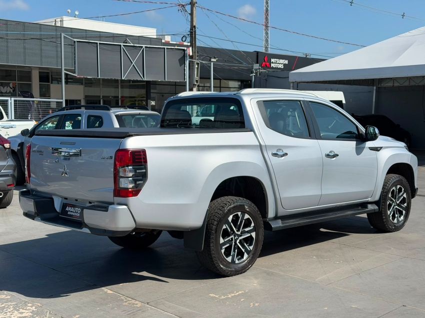 mitsubishi triton 2.4 biturbo diesel hpe-s 4x4 automatico 4p 20243