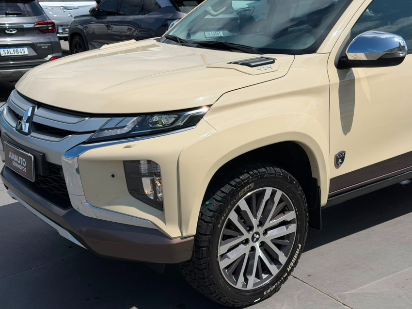 mitsubishi l200 triton 2.4 16v turbo diesel sport hpe-s terra cd 4p 4x4 automatico 20252