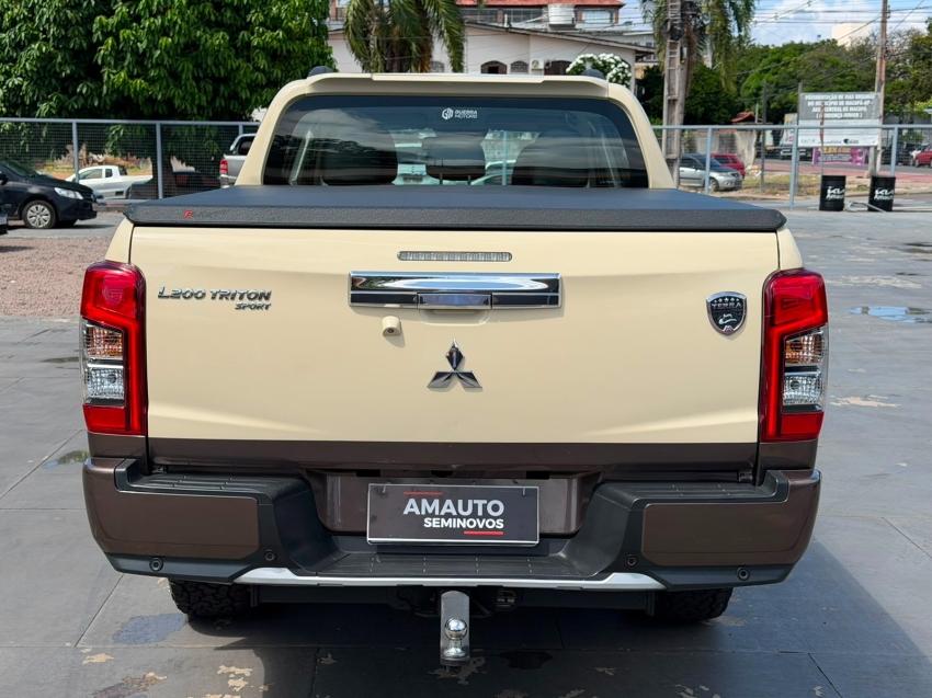mitsubishi l200 triton 2.4 16v turbo diesel sport hpe-s terra cd 4p 4x4 automatico 20256