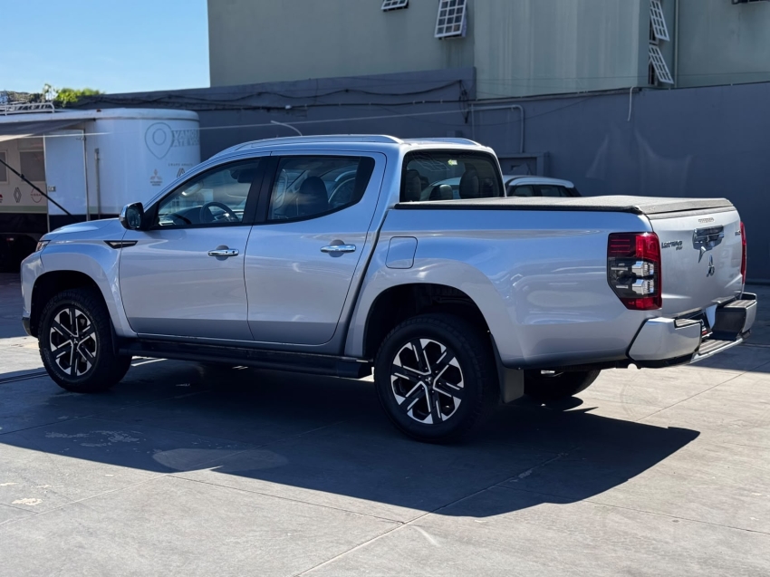 mitsubishi l200 triton 2.4 16v turbo diesel sport hpe-s cd 4p 4x4 automatico 20243