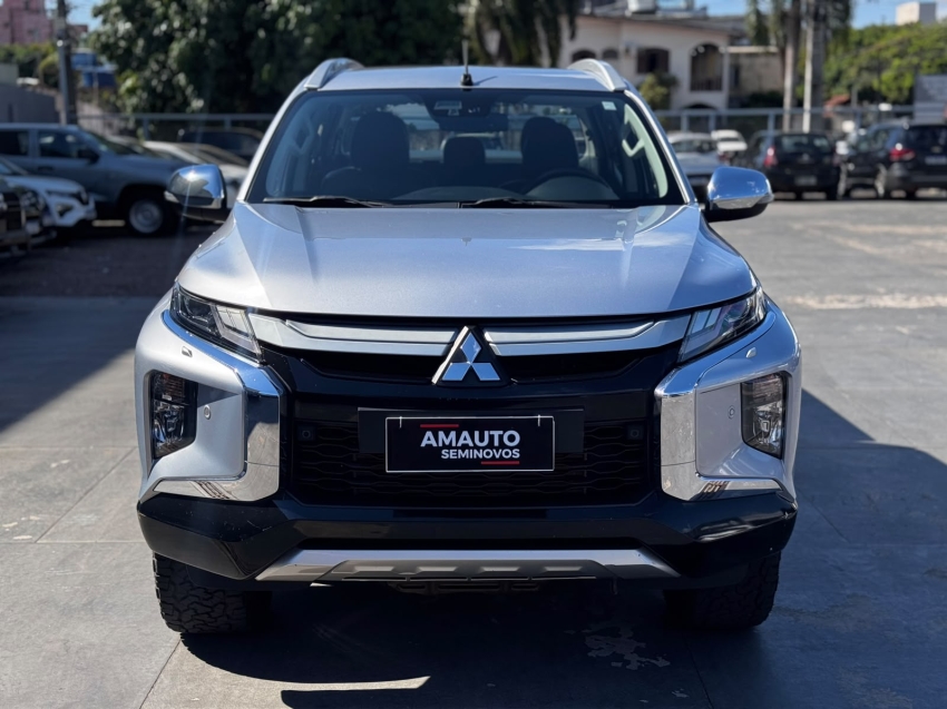 mitsubishi l200 triton 2.4 16v turbo diesel sport hpe-s cd 4p 4x4 automatico 2024