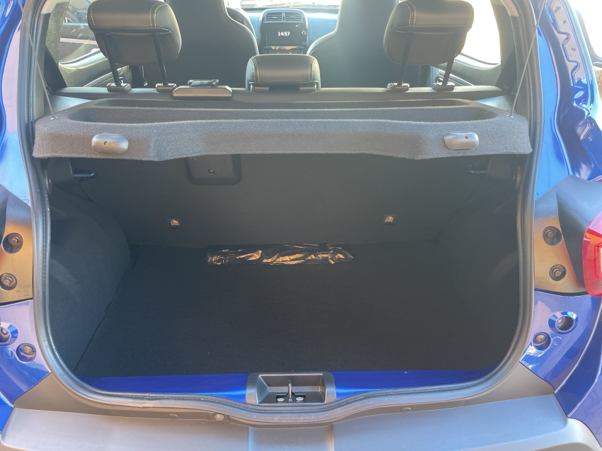 kwid outsider 1.0 manual flex