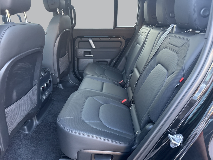 defender 3.0 d300 t diesel mhev 110 x-dynamic hse awd