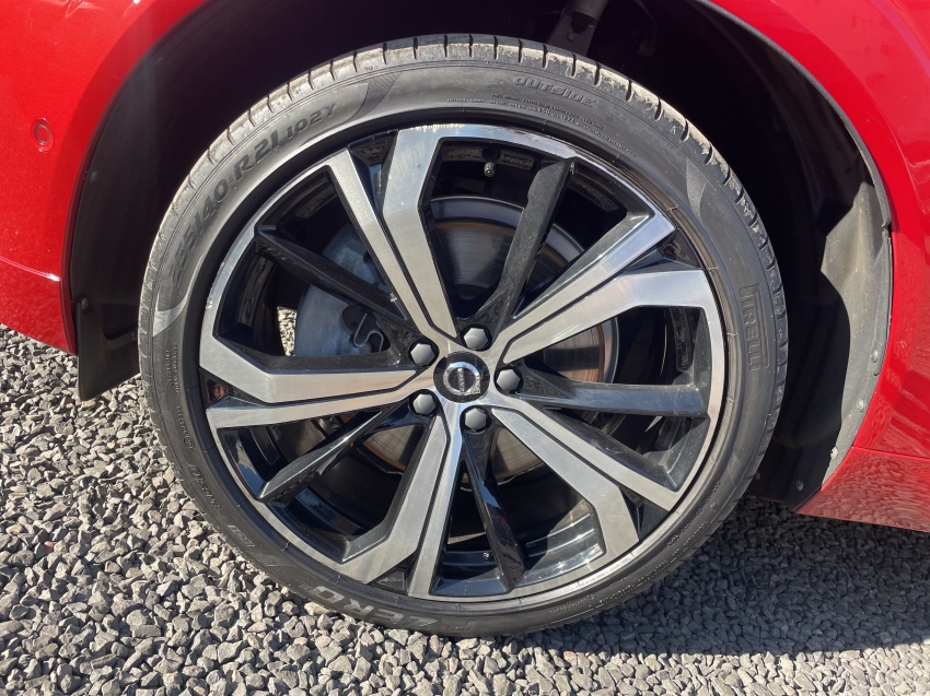 xc60 2.0 t8 recharge ultimate dark awd geartronic