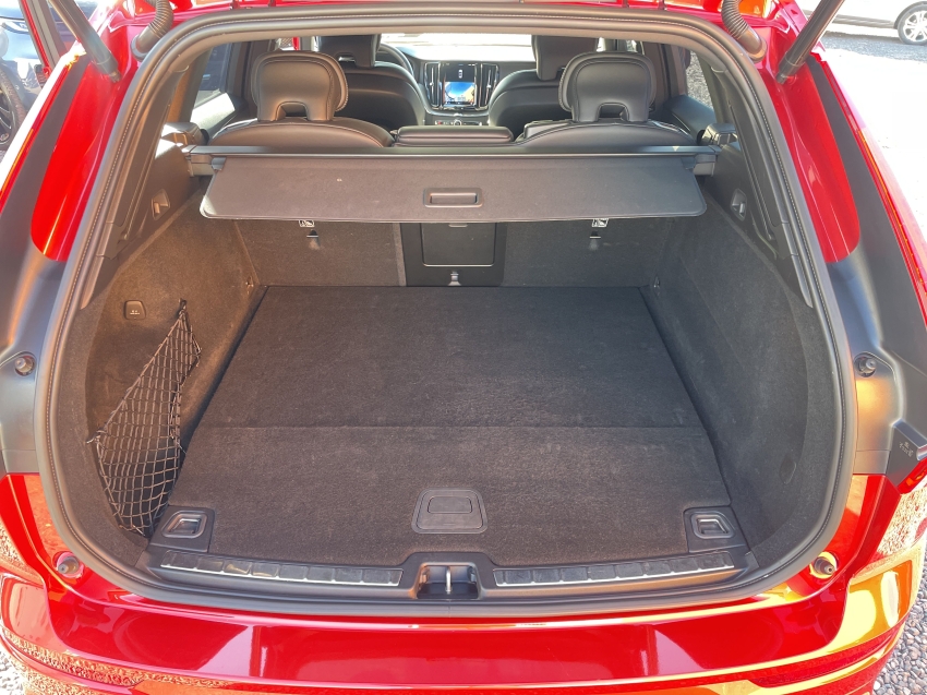 xc60 2.0 t8 recharge ultimate dark awd geartronic