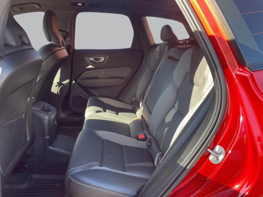 xc60 2.0 t8 recharge ultimate dark awd geartronic