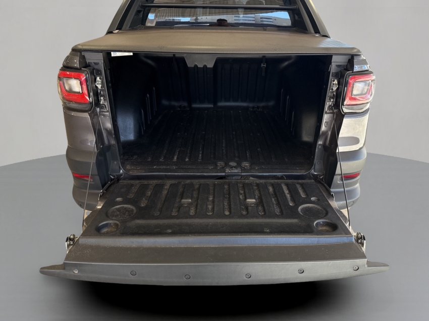 strada volcano 1.3 flex 8v cd aut.9