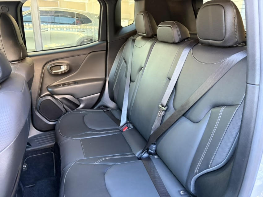 Renegade 1.3 T270 Turbo Flex Longitude At6 13