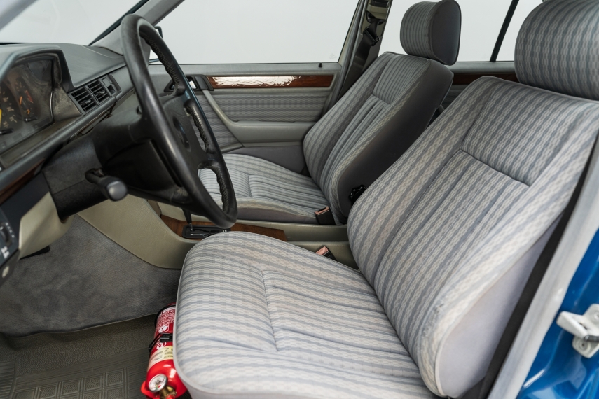 mercedes-benz 230 e 2.3 8v gasolina 4p automatico13