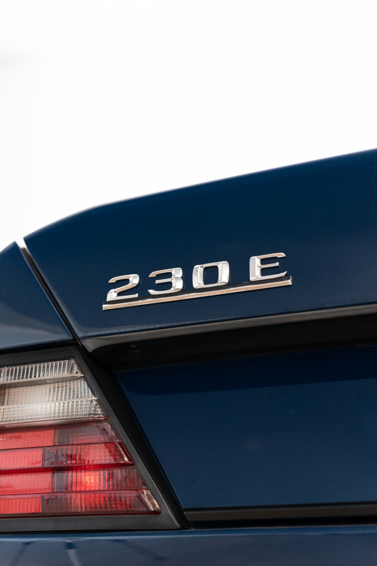 mercedes-benz 230 e 2.3 8v gasolina 4p automatico16