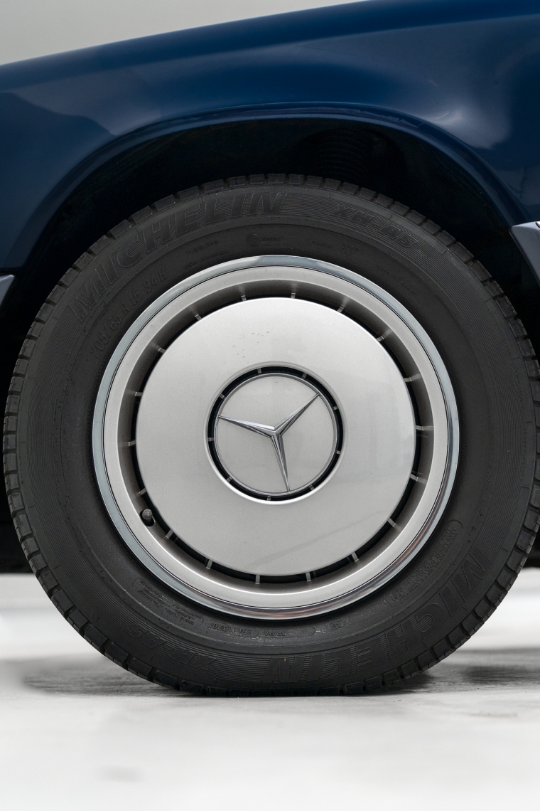 mercedes-benz 230 e 2.3 8v gasolina 4p automatico18