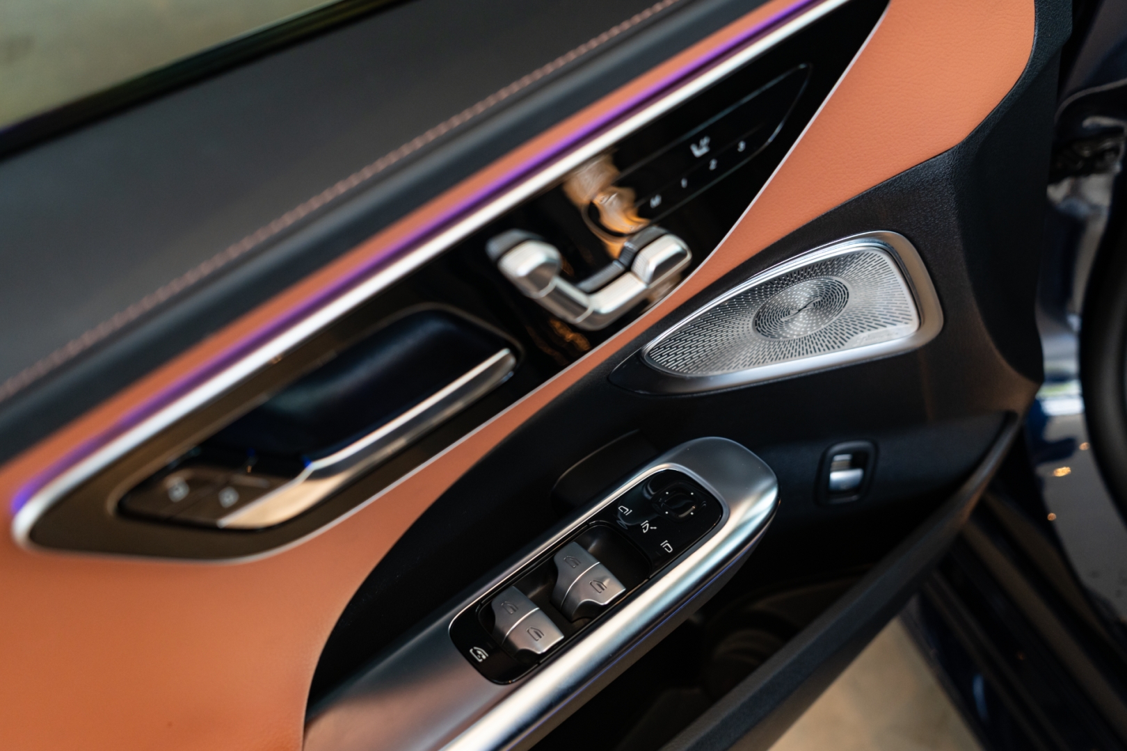 mercedes-benz c 300 2.0 eq boost hibrido amg line 9g-tronic 4p automatico 202316