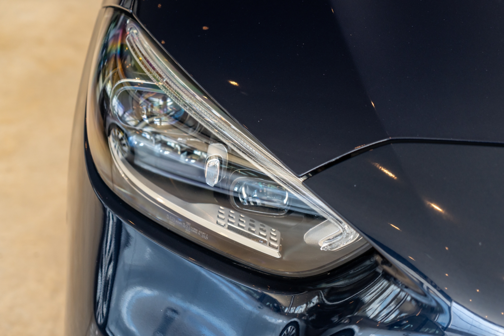 mercedes-benz c 300 2.0 eq boost hibrido amg line 9g-tronic 4p automatico 202321