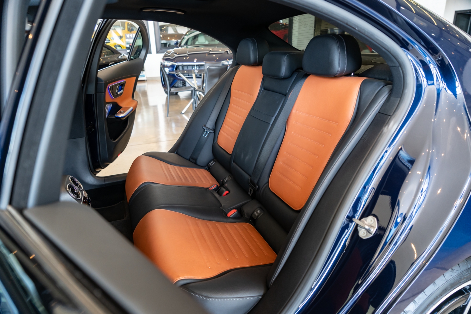 mercedes-benz c 300 2.0 eq boost hibrido amg line 9g-tronic 4p automatico 202310