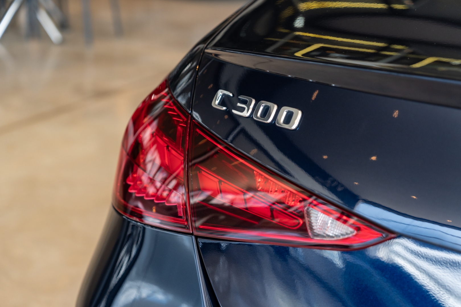 mercedes-benz c 300 2.0 eq boost hibrido amg line 9g-tronic 4p automatico 202318