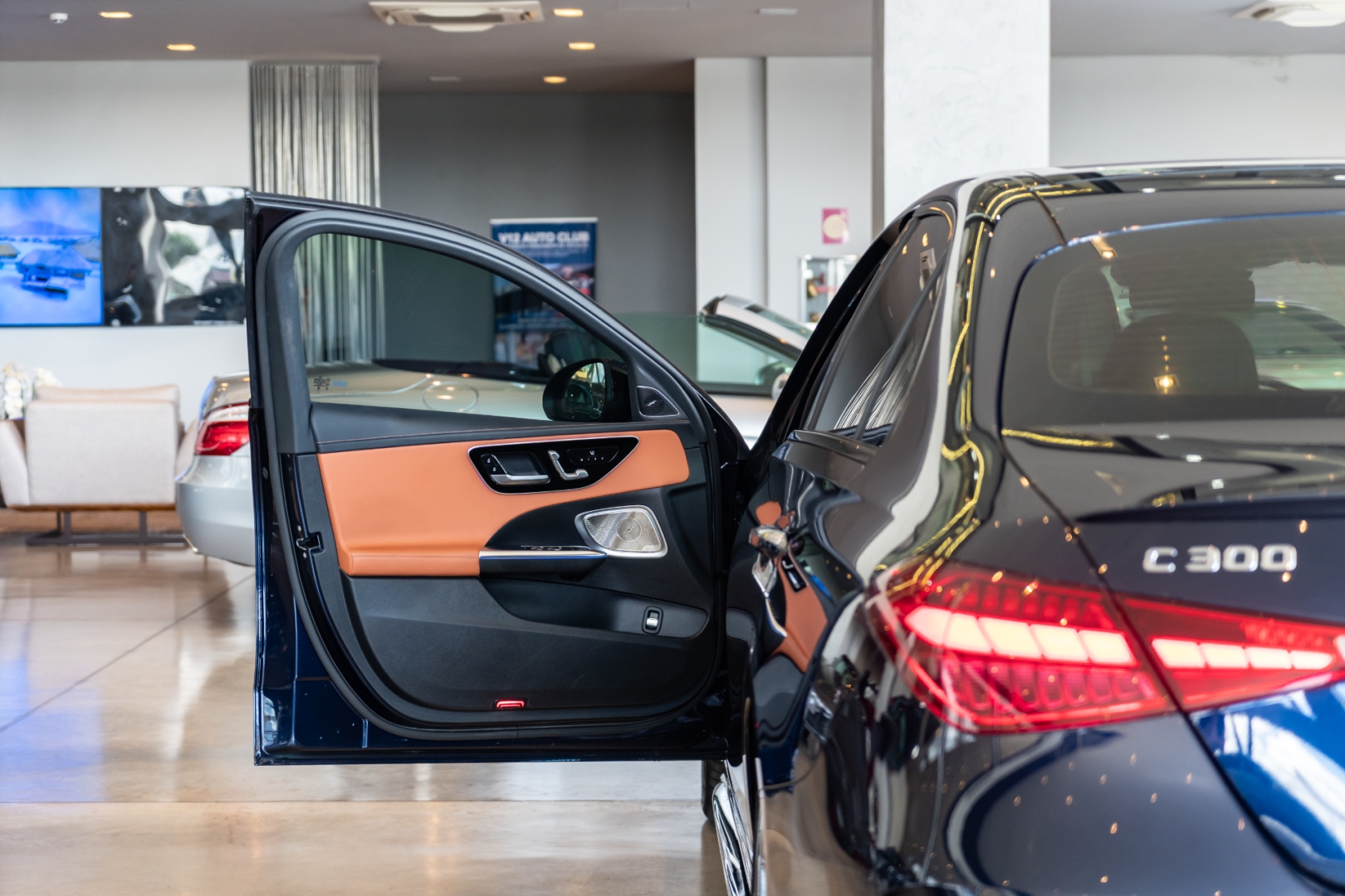 mercedes-benz c 300 2.0 eq boost hibrido amg line 9g-tronic 4p automatico 202317