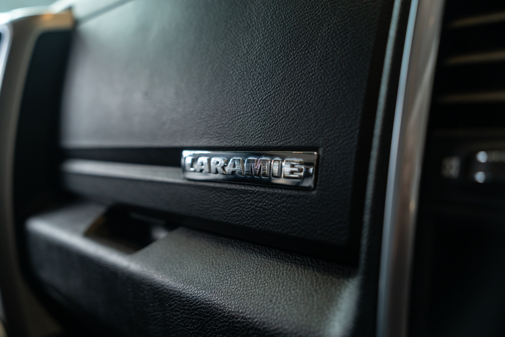 ram classic 5.7 v8 gasolina laramie cd 4x4 automatico 4p 202221