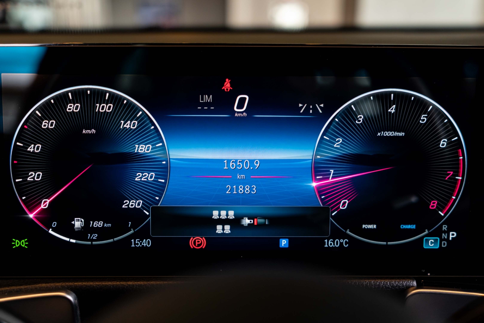 mercedes-benz glb 220 2.0 mhev amg line 4matic 8g-dct hibrido 4p automatico 202513