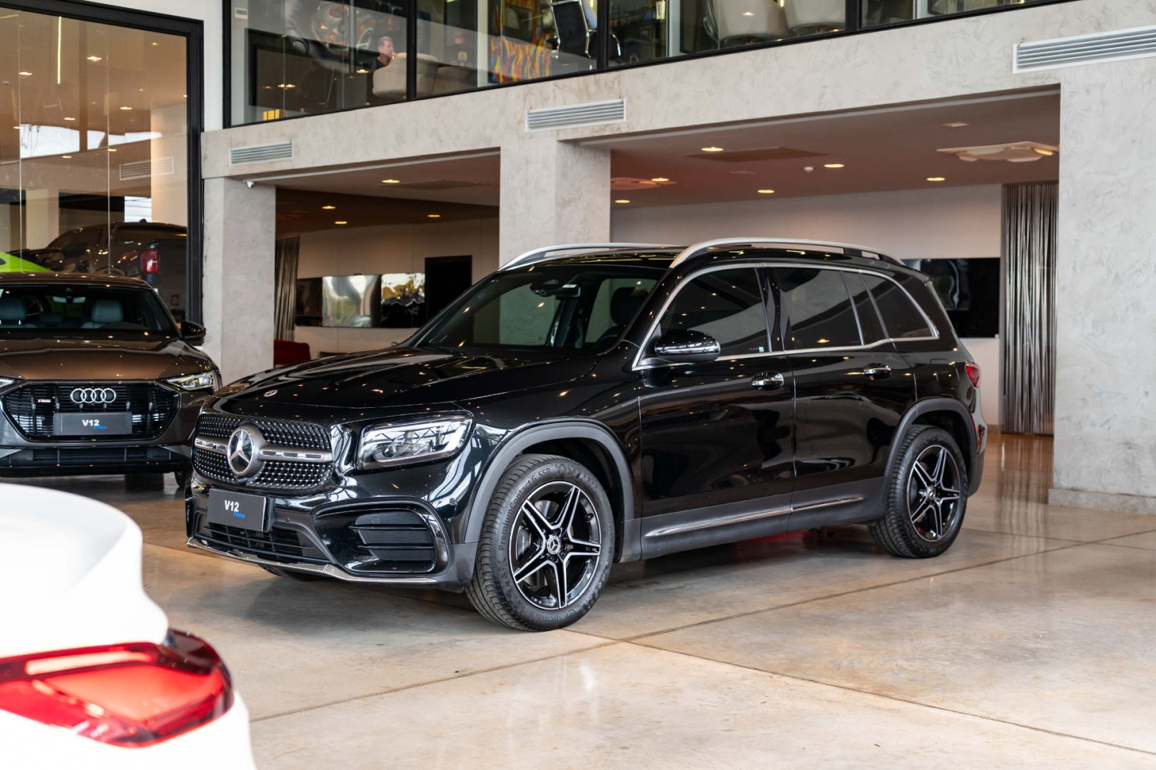 mercedes-benz glb 220 2.0 mhev amg line 4matic 8g-dct hibrido 4p automatico 2025