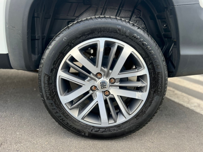 fiat strada 1.3 firefly flex volcano cd cvt 4p automatico 2023