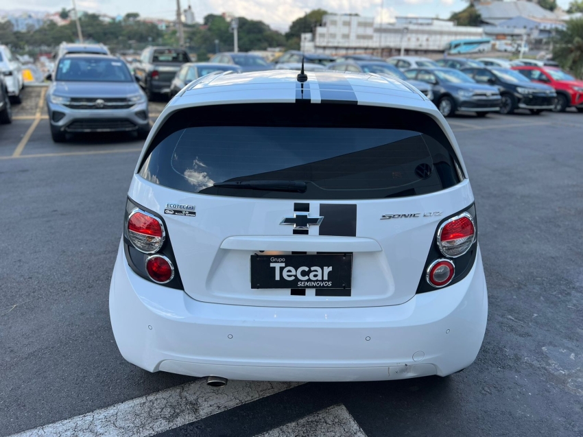 chevrolet sonic 1.6 ltz effect 16v flex 4p automatico 2014