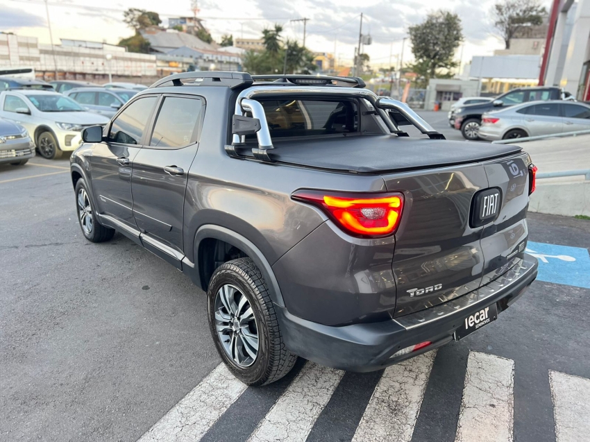 fiat toro freedom 2.0 16v 4x4 turbo diesel at9 automatico 2022