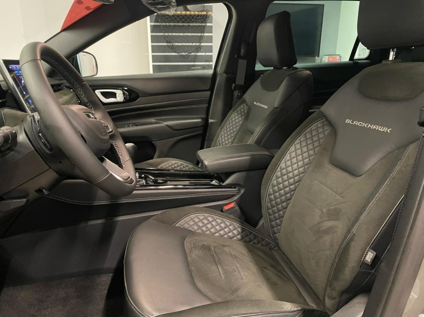 jeep commander 2.0 hurricane 4 turbo gasolina blackhawk at9 2025