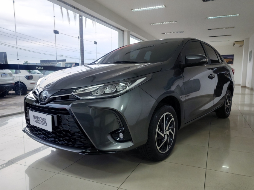 toyota yaris 1.5 16v flex sedan xls multidrive 24/25 seminovo
