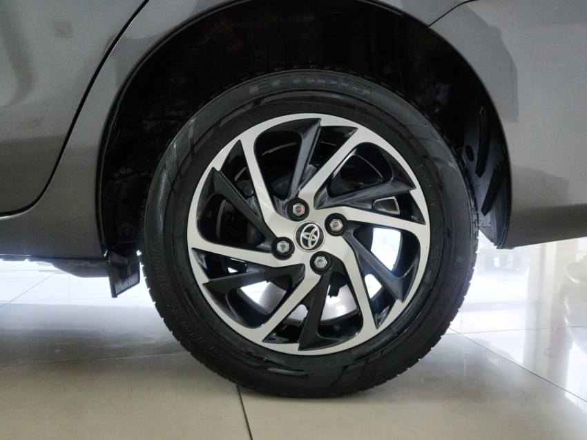 toyota yaris 1.5 16v flex sedan xls multidrive 24/25 seminovo