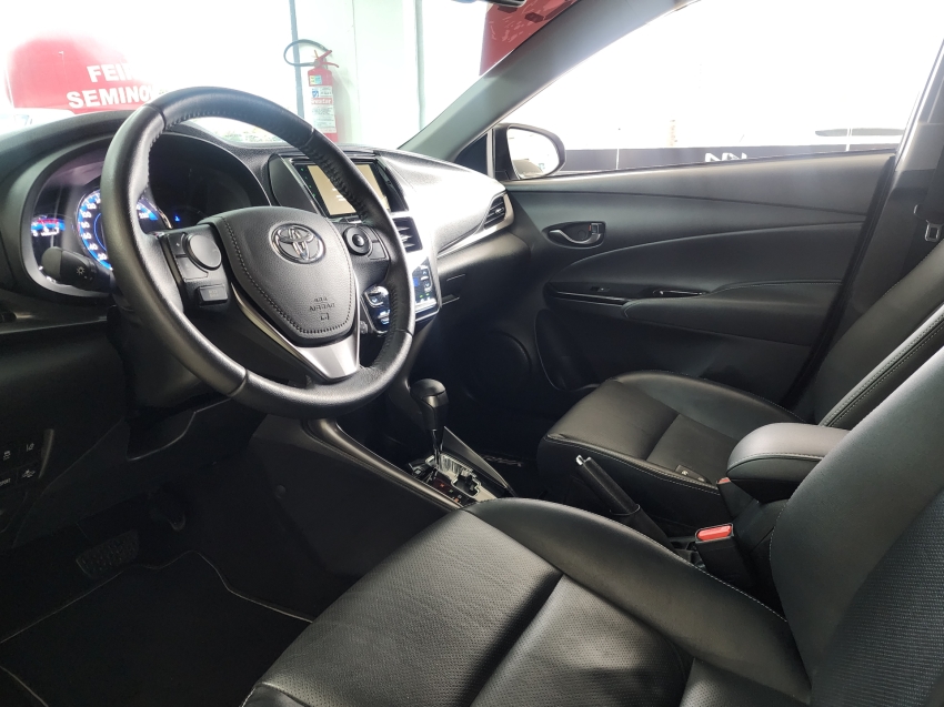 toyota yaris 1.5 16v flex sedan xls multidrive 24/25 seminovo