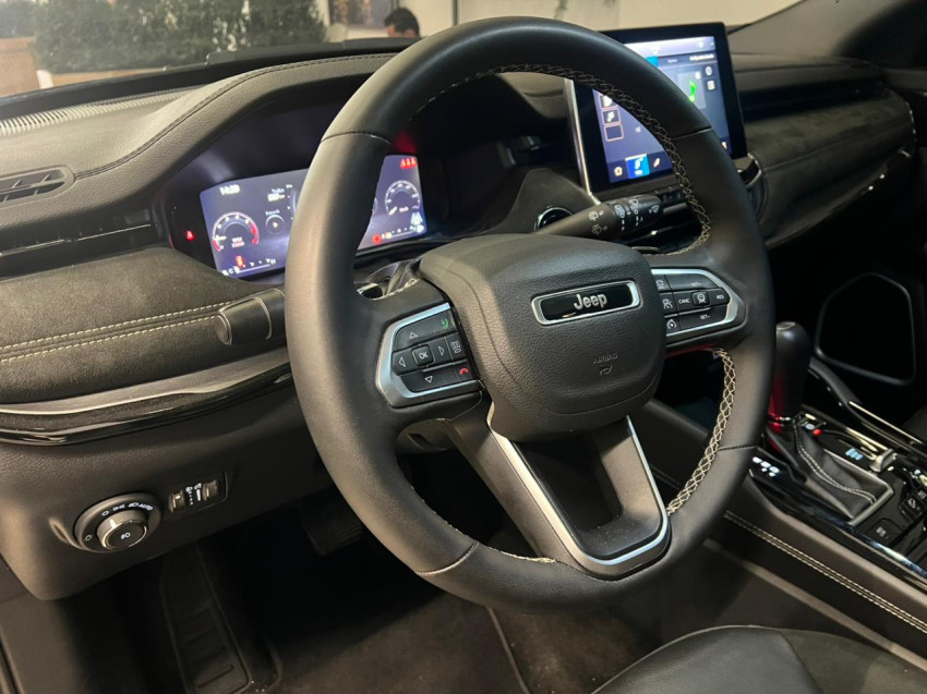 jeep commander gasolina 3p 2025