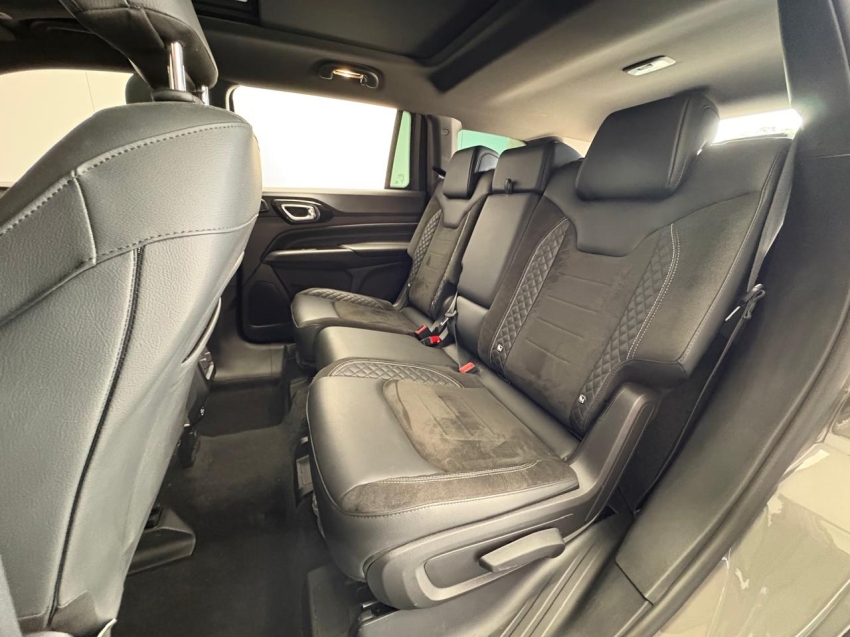jeep commander 2.0 hurricane 4 turbo gasolina blackhawk at9 24/25 seminovo