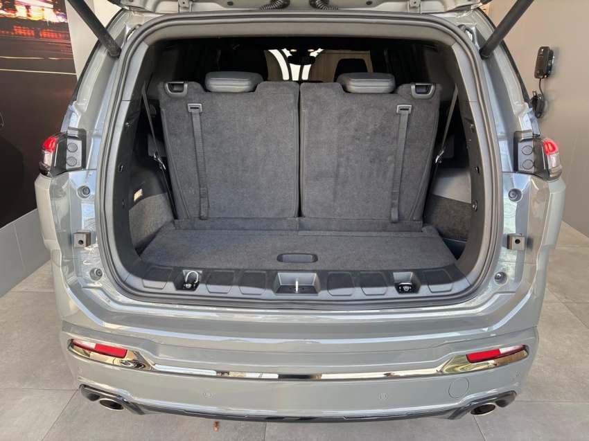 jeep commander 2.0 hurricane 4 turbo gasolina blackhawk at9 24/25 seminovo