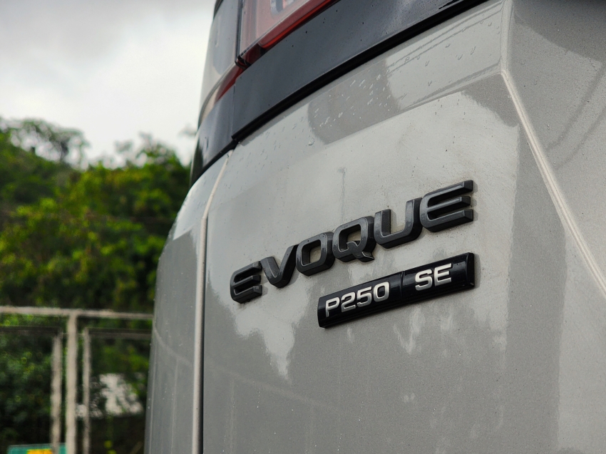 land rover evoque 2.0 p250 flex r-dynamic se awd at 19/20 seminovo6