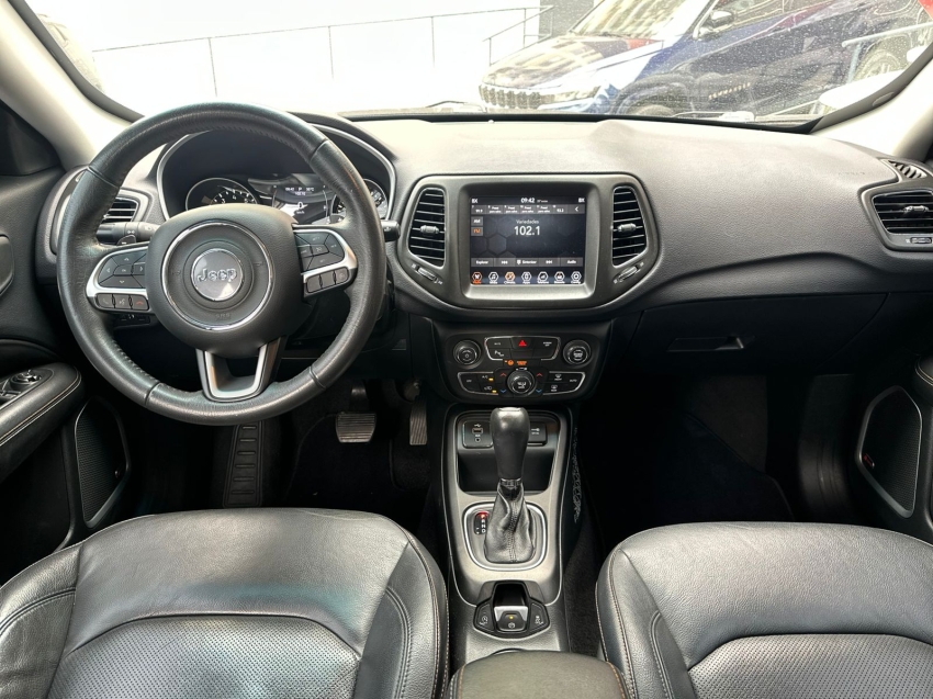 jeep compass 2.0 16v flex longitude at 17/18 seminovo8