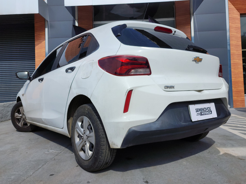 chevrolet onix 1.0 flex man 23/24 seminovo4