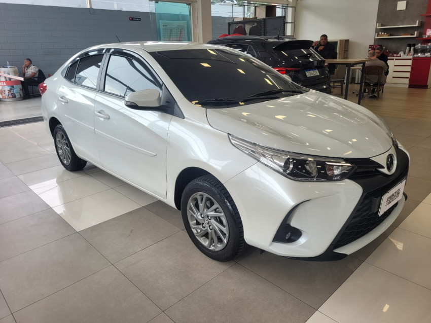 toyota yaris 1.5 16v flex sedan xs multidrive 24/25 seminovo