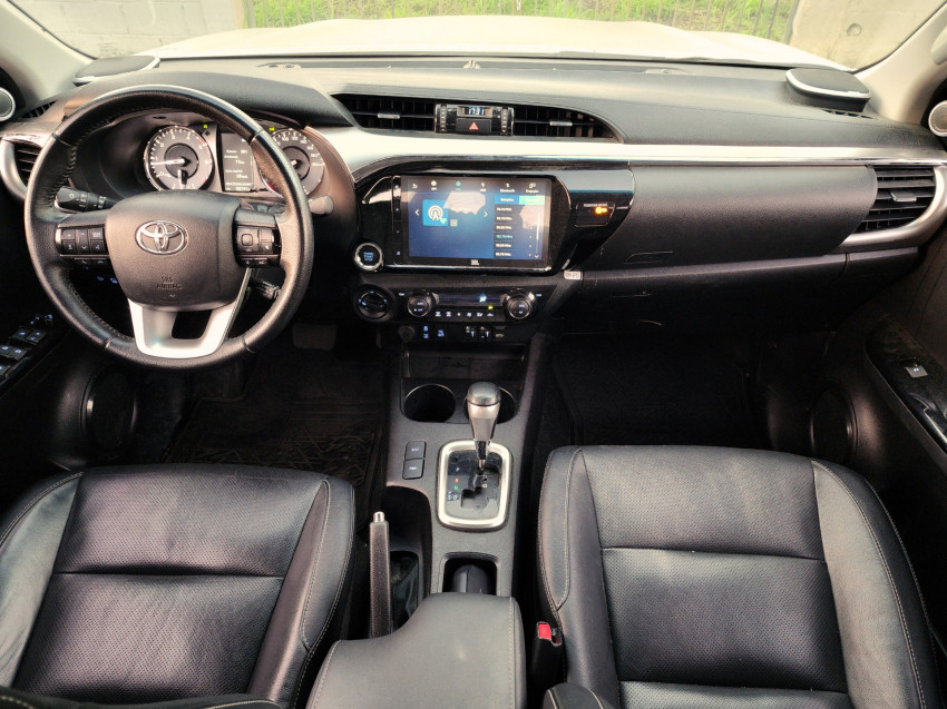 toyota hilux 2.8 d-4d turbo diesel cd srx 4x4 at 24/25 seminovo7