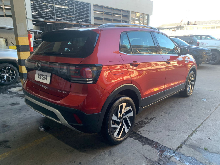 volkswagen t-cross 1.4 250 tsi total flex highline at 24/25 seminovo4