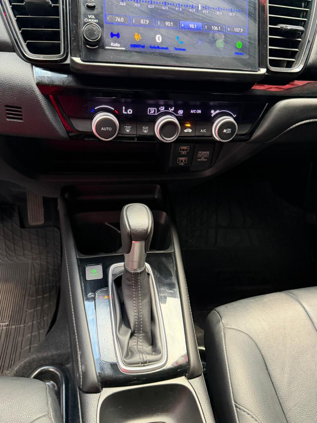 HONDA CITY 1.5 i-VTEC FLEX TOURING CVT 22/23 SEMINOVO11