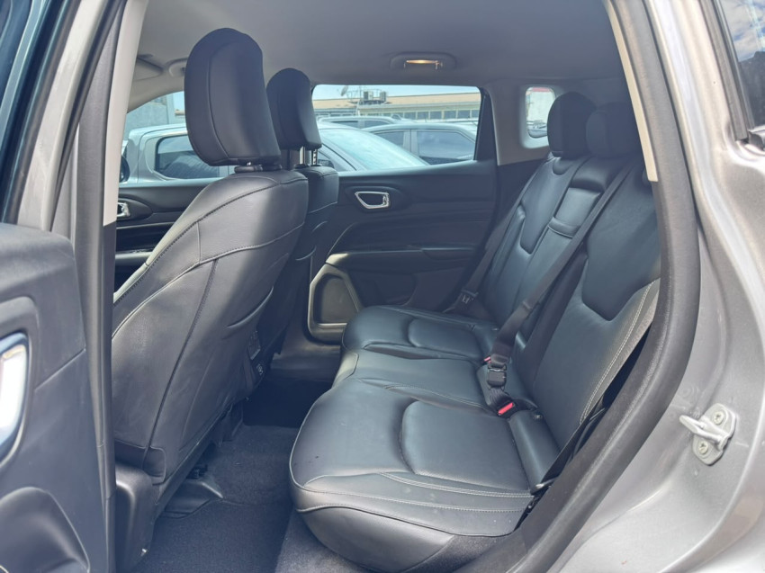 JEEP COMPASS 1.3 T270 TURBO FLEX LONGITUDE AT6 25/26 SEMINOVO9