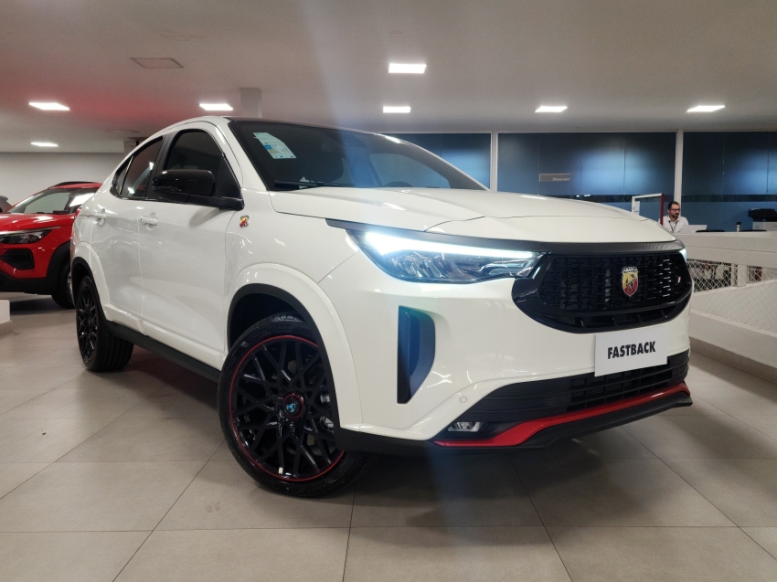 fiat fastback 1.3 turbo 270 flex abarth at6 25/25 0km. fiat fastback 1.3 turbo 270 flex abarth at6 25/25 0km.