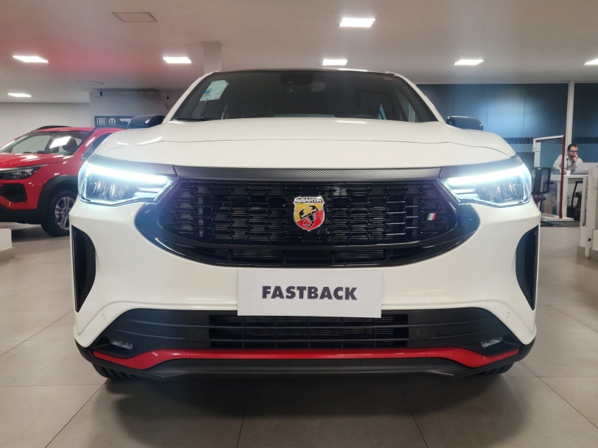 fiat fastback 1.3 turbo 270 flex abarth at6 25/25 0km. fiat fastback 1.3 turbo 270 flex abarth at6 25/25 0km.