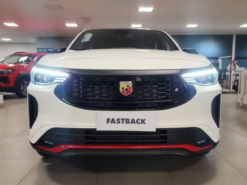 fiat fastback 1.3 turbo 270 flex abarth at6 25/25 0km. fiat fastback 1.3 turbo 270 flex abarth at6 25/25 0km.