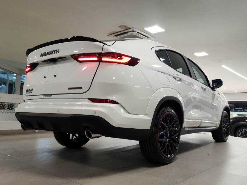 fiat fastback 1.3 turbo 270 flex abarth at6 25/25 0km. fiat fastback 1.3 turbo 270 flex abarth at6 25/25 0km.