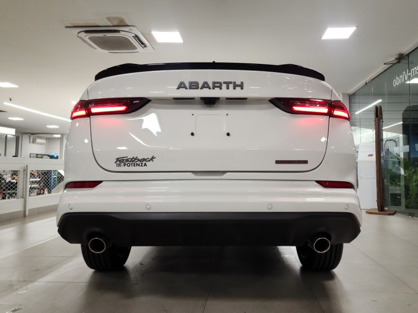 fiat fastback 1.3 turbo 270 flex abarth at6 25/25 0km. fiat fastback 1.3 turbo 270 flex abarth at6 25/25 0km.