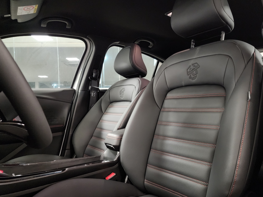 fiat fastback 1.3 turbo 270 flex abarth at6 25/25 0km. fiat fastback 1.3 turbo 270 flex abarth at6 25/25 0km.