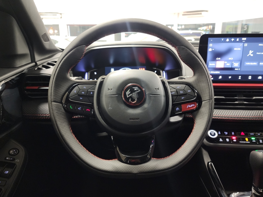 fiat fastback 1.3 turbo 270 flex abarth at6 25/25 0km. fiat fastback 1.3 turbo 270 flex abarth at6 25/25 0km.